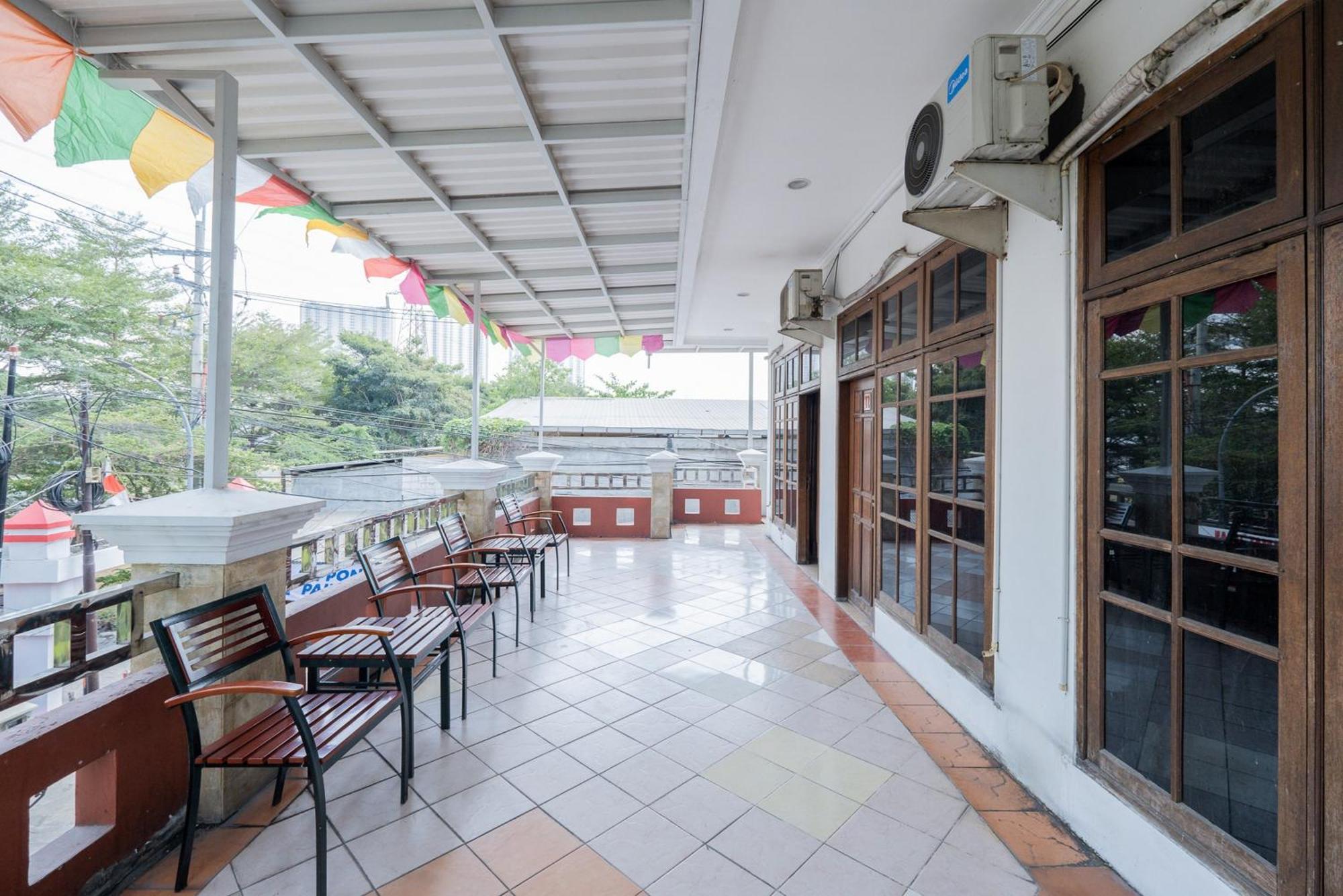 Reddoorz Plus @ Gunungsari Surabaya Kedurus Kültér fotó